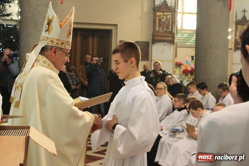 Zdjęcie w galerii na portalu naszraciborz.pl: Ministranci z powiatu raciborskiego przyjęli funkcję lektora  wiadomości z regionu