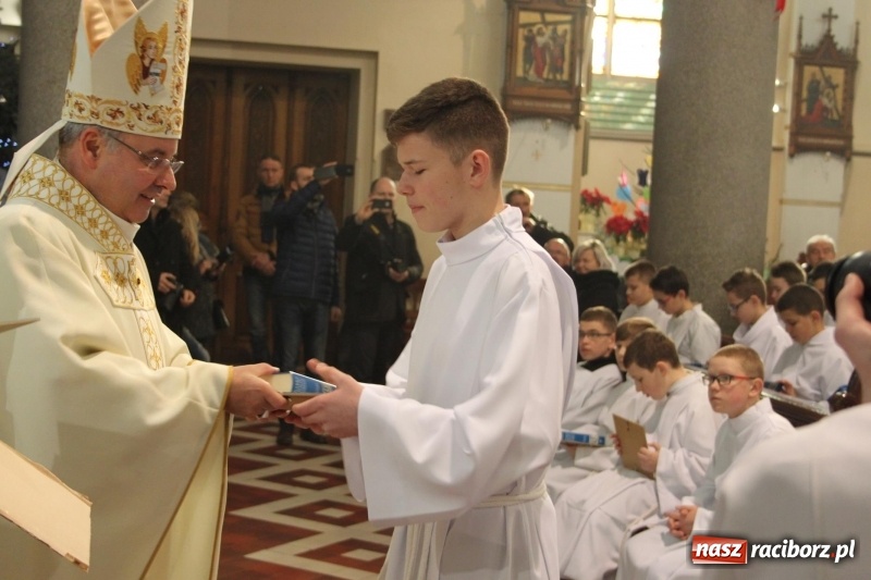 Zdjęcie w galerii na portalu naszraciborz.pl: Ministranci z powiatu raciborskiego przyjęli funkcję lektora  wiadomości z regionu