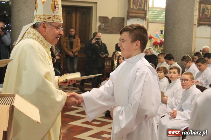 Zdjęcie w galerii na portalu naszraciborz.pl: Ministranci z powiatu raciborskiego przyjęli funkcję lektora  wiadomości z regionu