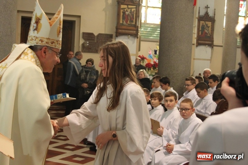 Zdjęcie w galerii na portalu naszraciborz.pl: Ministranci z powiatu raciborskiego przyjęli funkcję lektora  wiadomości z regionu