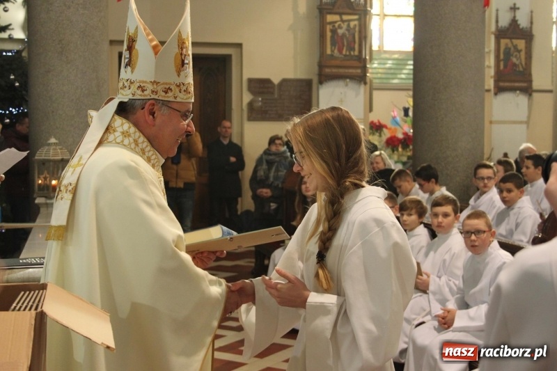 Zdjęcie w galerii na portalu naszraciborz.pl: Ministranci z powiatu raciborskiego przyjęli funkcję lektora  wiadomości z regionu