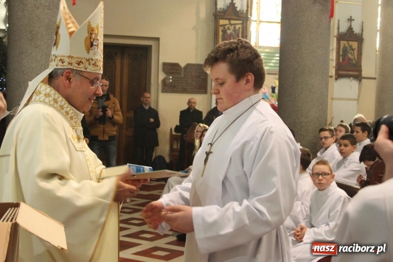 Zdjęcie w galerii na portalu naszraciborz.pl: Ministranci z powiatu raciborskiego przyjęli funkcję lektora  wiadomości z regionu