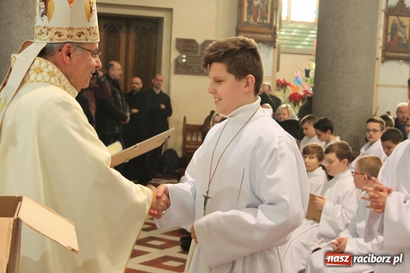 Zdjęcie w galerii na portalu naszraciborz.pl: Ministranci z powiatu raciborskiego przyjęli funkcję lektora  wiadomości z regionu