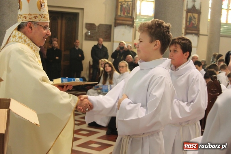 Zdjęcie w galerii na portalu naszraciborz.pl: Ministranci z powiatu raciborskiego przyjęli funkcję lektora  wiadomości z regionu