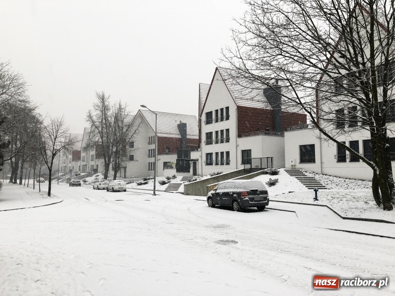 Zdjęcie w galerii na portalu naszraciborz.pl: Zima zawitała do Raciborza. Zobacz, jak miasto prezentuje się w śnieżnej scenerii  wiadomości z regionu