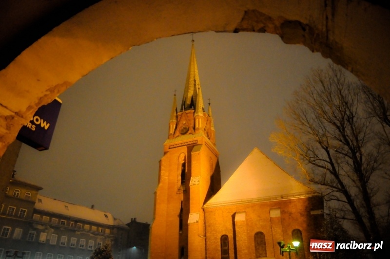 Zdjęcie w galerii na portalu naszraciborz.pl: Racibórz by night. W śniegu miasto wypiękniało  wiadomości z regionu