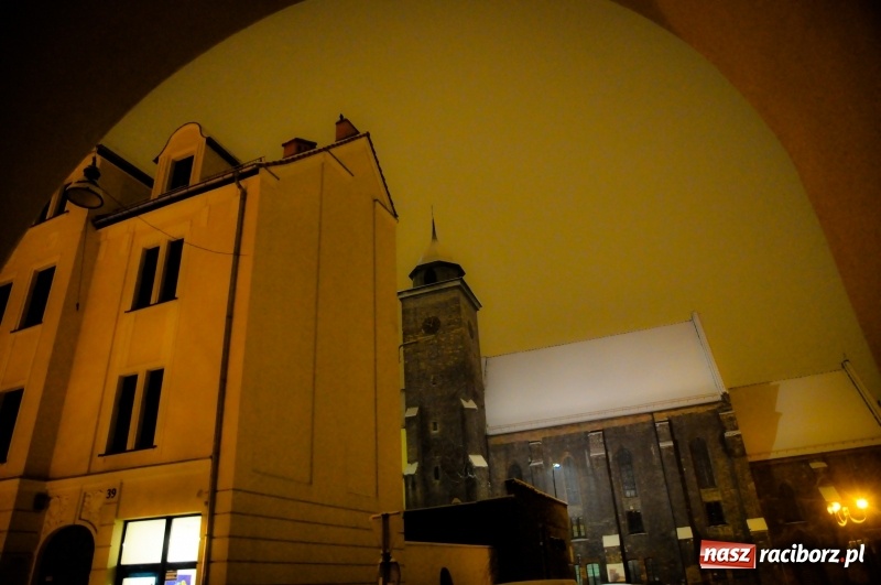 Zdjęcie w galerii na portalu naszraciborz.pl: Racibórz by night. W śniegu miasto wypiękniało  wiadomości z regionu