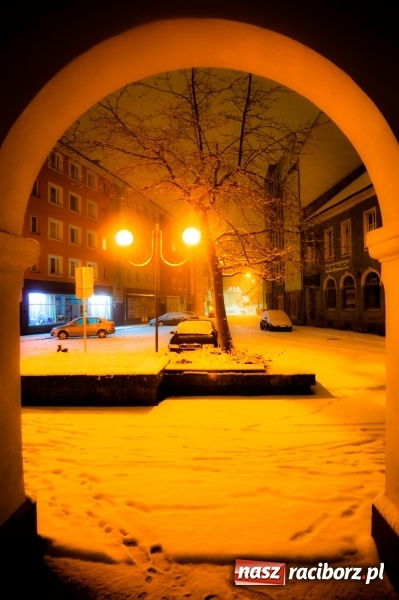 Zdjęcie w galerii na portalu naszraciborz.pl: Racibórz by night. W śniegu miasto wypiękniało  wiadomości z regionu