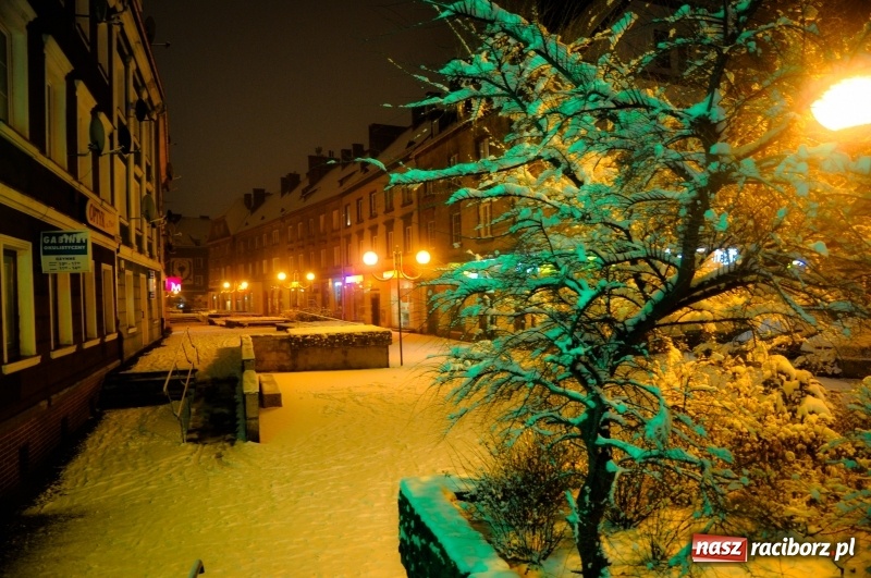 Zdjęcie w galerii na portalu naszraciborz.pl: Racibórz by night. W śniegu miasto wypiękniało  wiadomości z regionu