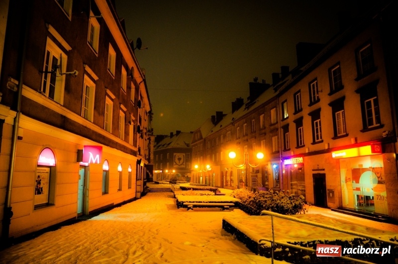 Zdjęcie w galerii na portalu naszraciborz.pl: Racibórz by night. W śniegu miasto wypiękniało  wiadomości z regionu