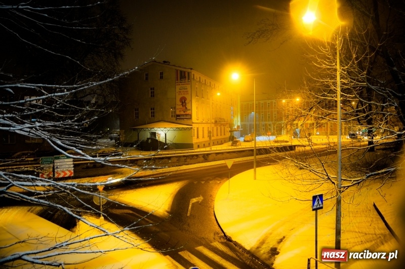 Zdjęcie w galerii na portalu naszraciborz.pl: Racibórz by night. W śniegu miasto wypiękniało  wiadomości z regionu