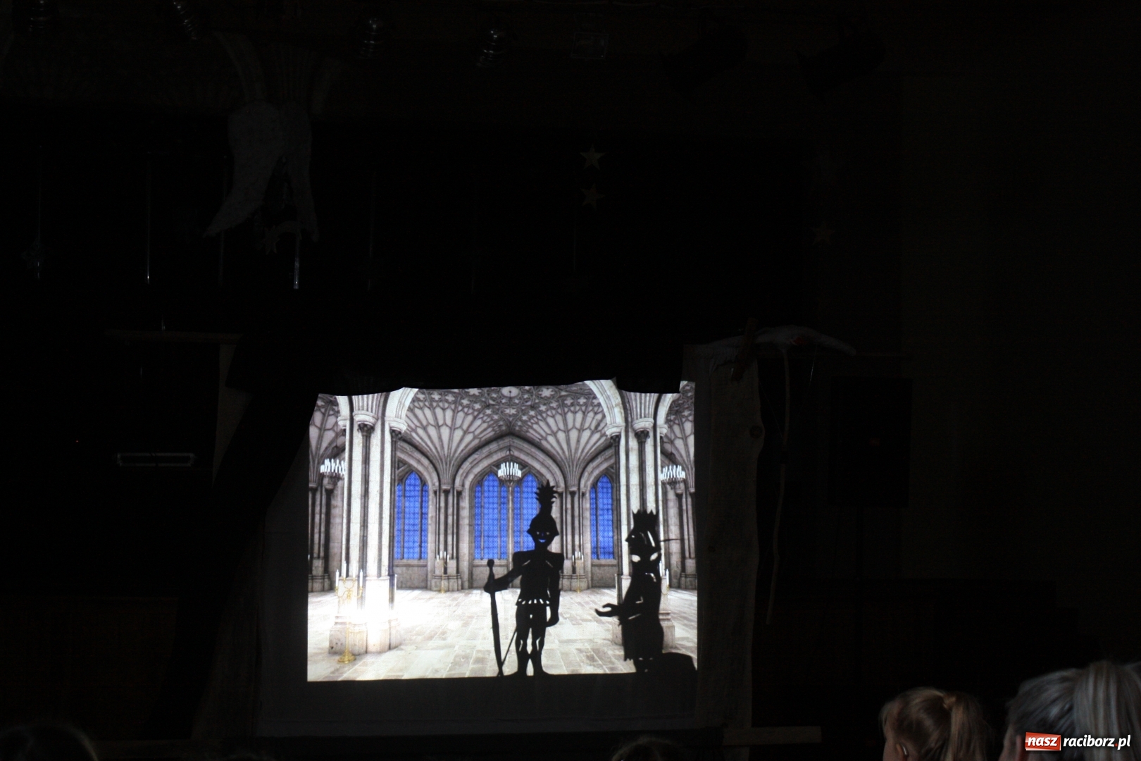 Zdjęcie w galerii na portalu naszraciborz.pl: Teatr cienia oraz tworzenie ruchomych zabawek z papieru w krzanowickim MOK wiadomości z regionu