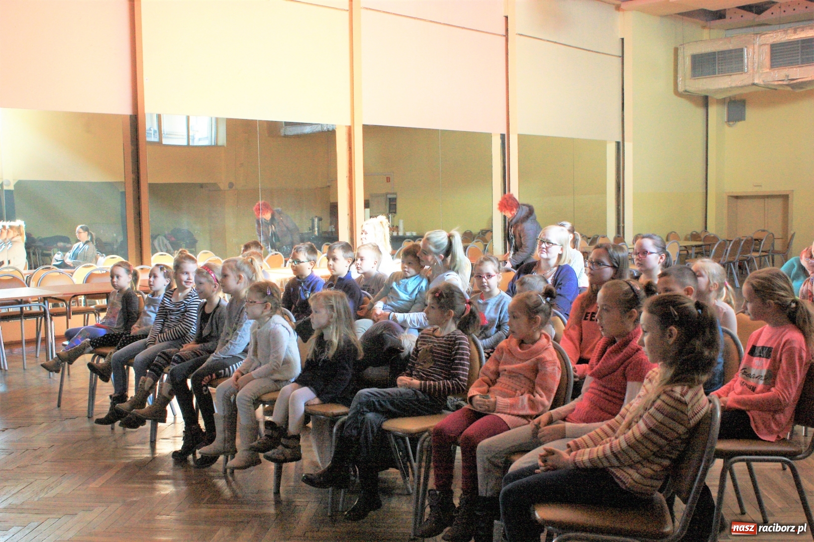 Zdjęcie w galerii na portalu naszraciborz.pl: Teatr cienia oraz tworzenie ruchomych zabawek z papieru w krzanowickim MOK wiadomości z regionu