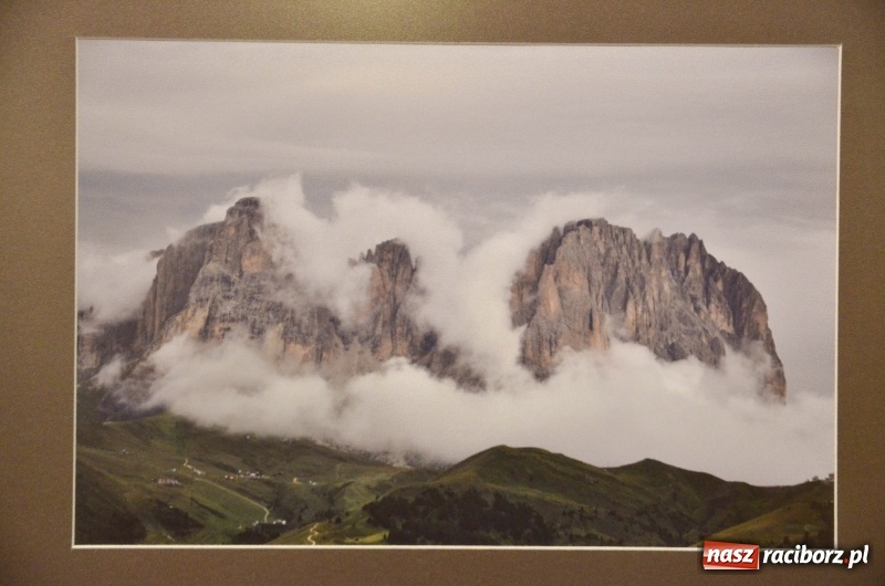 Zdjęcie w galerii na portalu naszraciborz.pl: Wystawa zdjęć Marka Rapnickiego w galerii Obok wiadomości z regionu