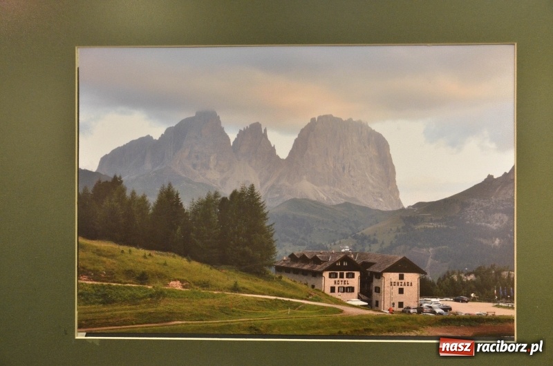 Zdjęcie w galerii na portalu naszraciborz.pl: Wystawa zdjęć Marka Rapnickiego w galerii Obok wiadomości z regionu