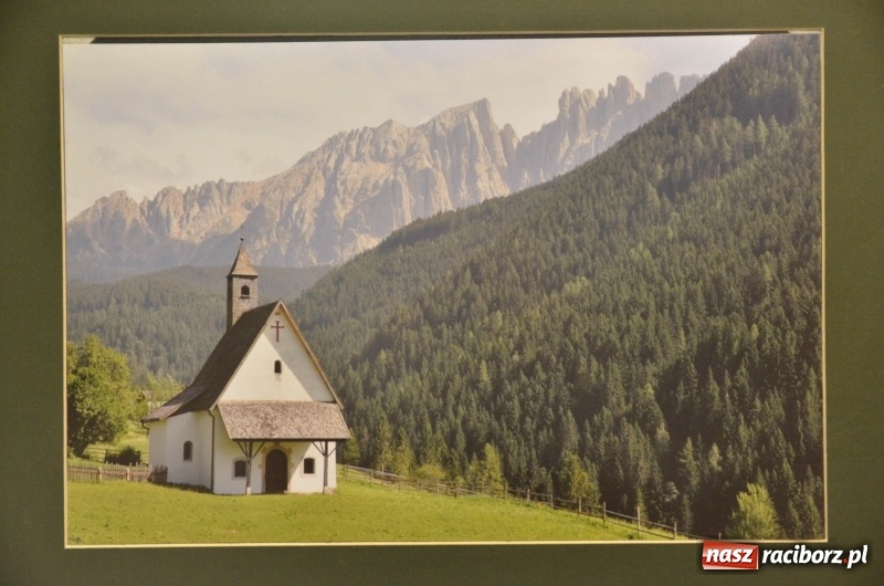 Zdjęcie w galerii na portalu naszraciborz.pl: Wystawa zdjęć Marka Rapnickiego w galerii Obok wiadomości z regionu