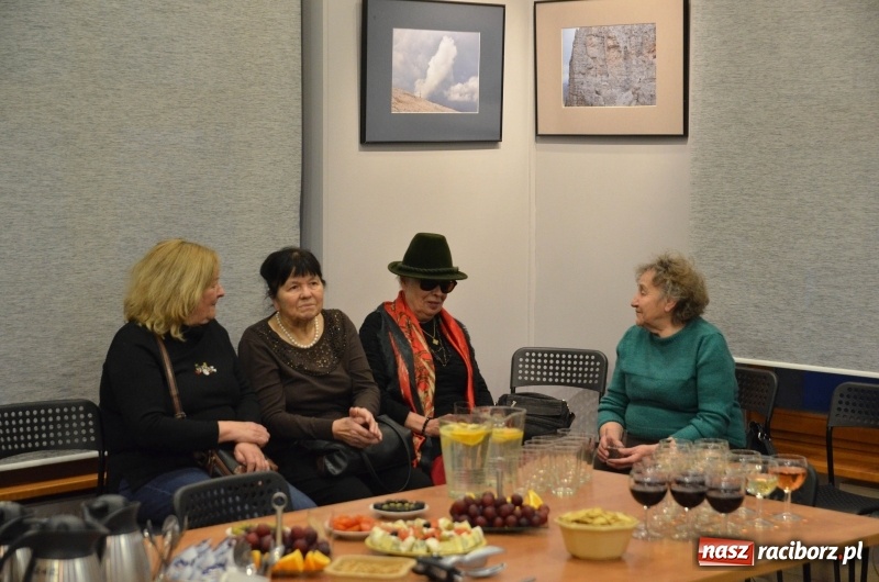 Zdjęcie w galerii na portalu naszraciborz.pl: Wystawa zdjęć Marka Rapnickiego w galerii Obok wiadomości z regionu