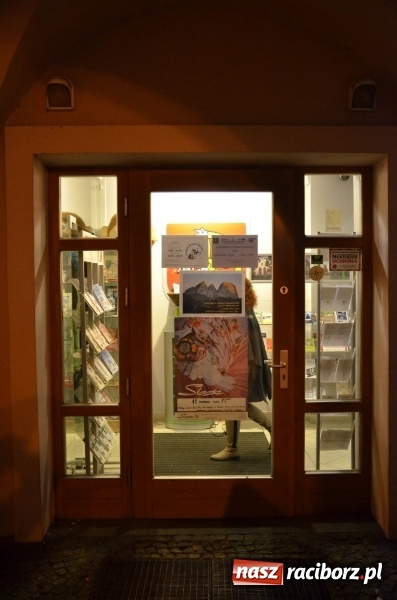 Zdjęcie w galerii na portalu naszraciborz.pl: Wystawa zdjęć Marka Rapnickiego w galerii Obok wiadomości z regionu