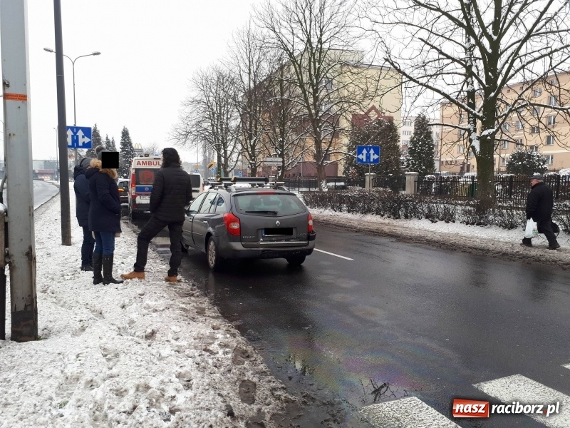Zdjęcie w galerii na portalu naszraciborz.pl: Kolizja na Reymonta. Golf uderzył w renault  wiadomości z regionu