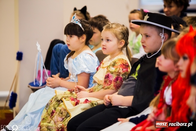 Zdjęcie w galerii na portalu naszraciborz.pl: Kolorowy bal karnawałowy w Pietrowicach Wielkich wiadomości z regionu