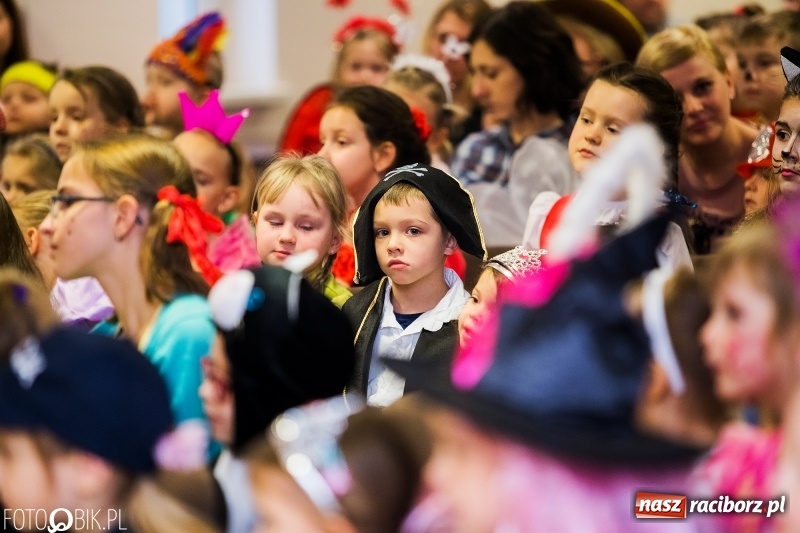 Zdjęcie w galerii na portalu naszraciborz.pl: Kolorowy bal karnawałowy w Pietrowicach Wielkich wiadomości z regionu