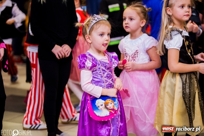 Zdjęcie w galerii na portalu naszraciborz.pl: Kolorowy bal karnawałowy w Pietrowicach Wielkich wiadomości z regionu