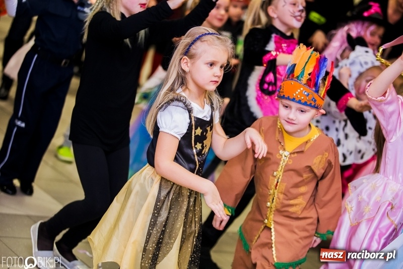 Zdjęcie w galerii na portalu naszraciborz.pl: Kolorowy bal karnawałowy w Pietrowicach Wielkich wiadomości z regionu