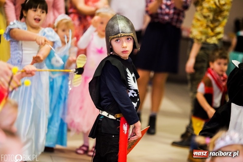 Zdjęcie w galerii na portalu naszraciborz.pl: Kolorowy bal karnawałowy w Pietrowicach Wielkich wiadomości z regionu