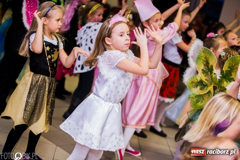 Zdjęcie w galerii na portalu naszraciborz.pl: Kolorowy bal karnawałowy w Pietrowicach Wielkich wiadomości z regionu