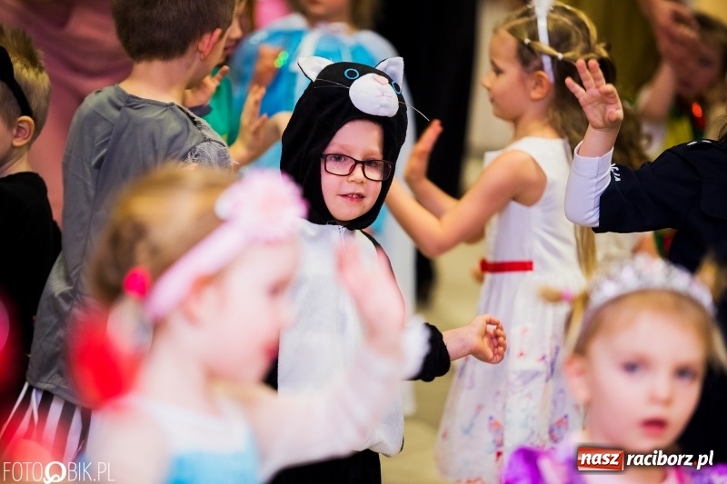 Zdjęcie w galerii na portalu naszraciborz.pl: Kolorowy bal karnawałowy w Pietrowicach Wielkich wiadomości z regionu