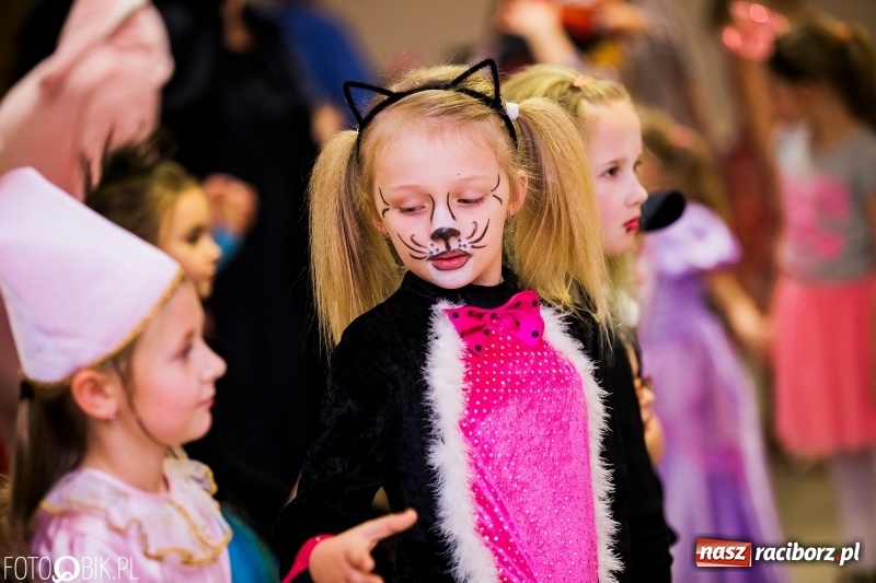 Zdjęcie w galerii na portalu naszraciborz.pl: Kolorowy bal karnawałowy w Pietrowicach Wielkich wiadomości z regionu