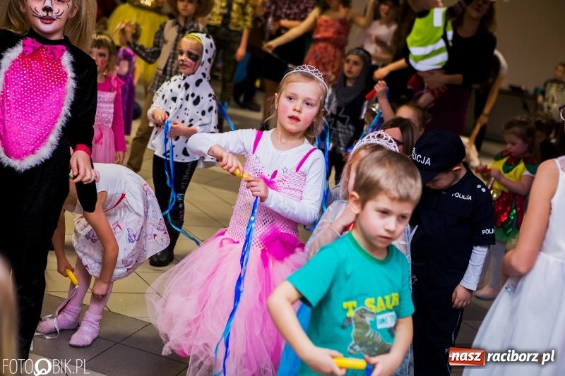 Zdjęcie w galerii na portalu naszraciborz.pl: Kolorowy bal karnawałowy w Pietrowicach Wielkich wiadomości z regionu
