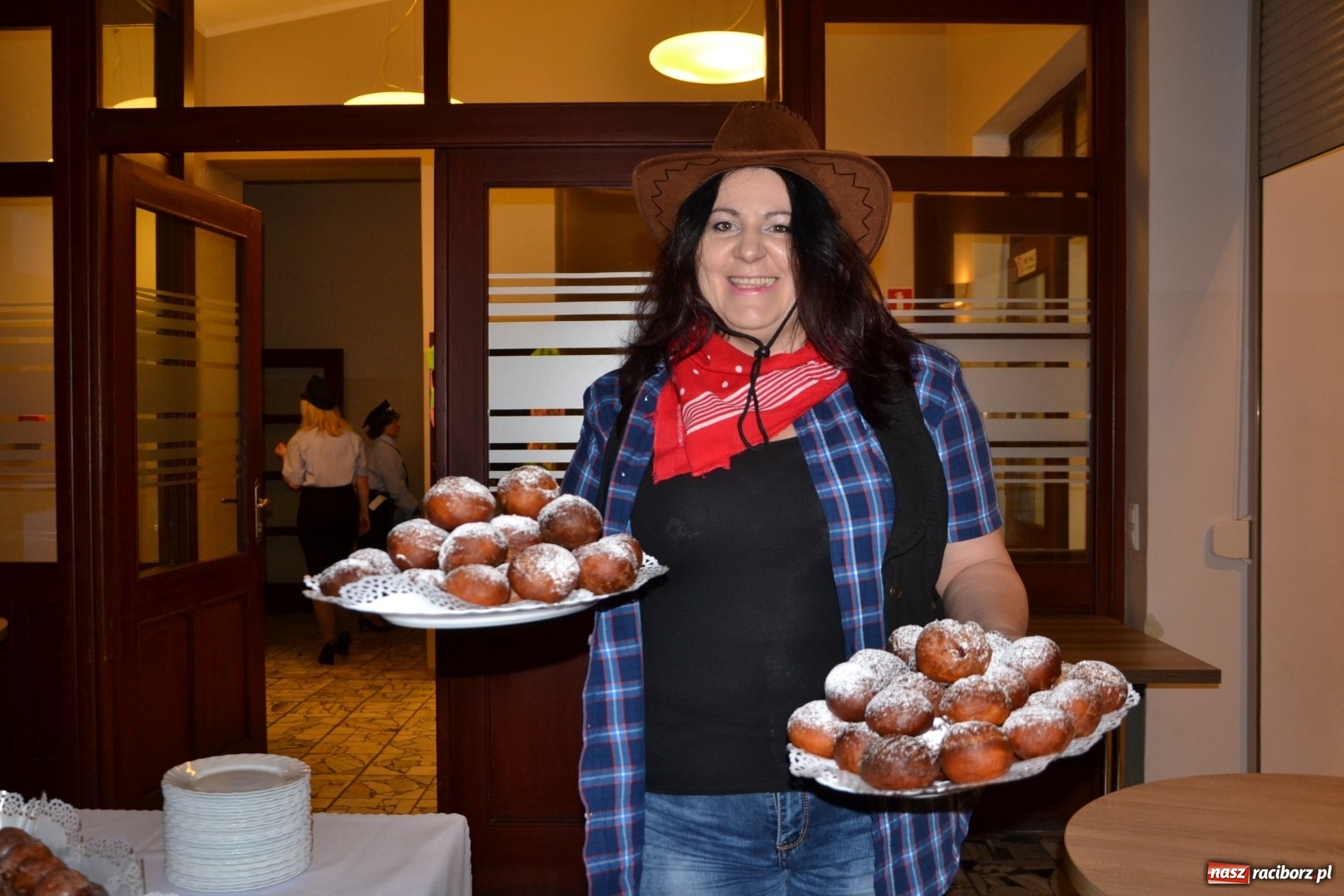 Zdjęcie w galerii na portalu naszraciborz.pl: Im więcej pączków, tym więcej szczęścia, czyli babski comber w Tworkowie  wiadomości z regionu