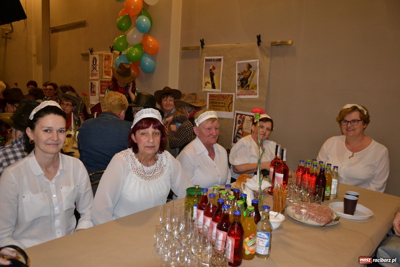 Zdjęcie w galerii na portalu naszraciborz.pl: Im więcej pączków, tym więcej szczęścia, czyli babski comber w Tworkowie  wiadomości z regionu