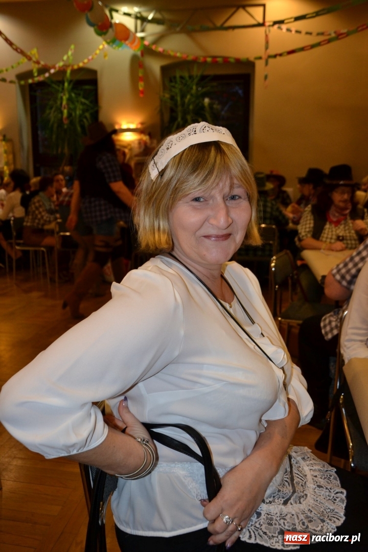 Zdjęcie w galerii na portalu naszraciborz.pl: Im więcej pączków, tym więcej szczęścia, czyli babski comber w Tworkowie  wiadomości z regionu