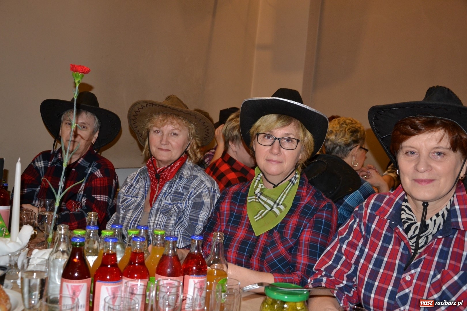 Zdjęcie w galerii na portalu naszraciborz.pl: Im więcej pączków, tym więcej szczęścia, czyli babski comber w Tworkowie  wiadomości z regionu