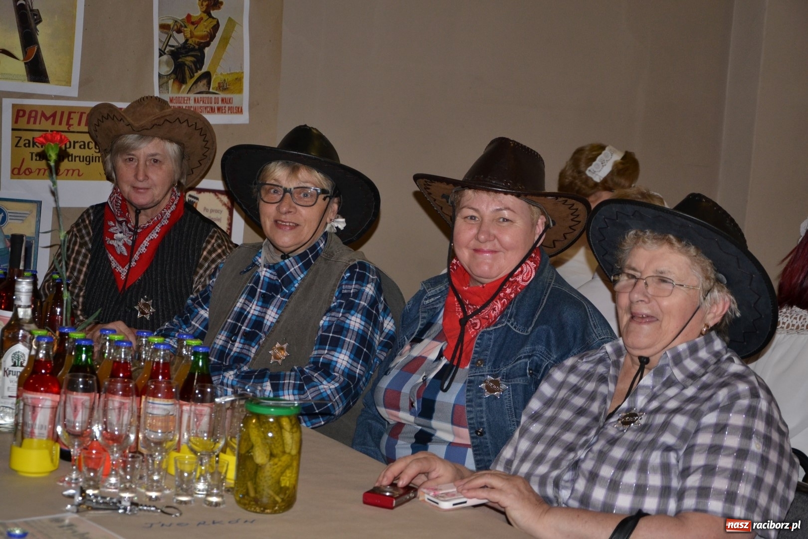 Zdjęcie w galerii na portalu naszraciborz.pl: Im więcej pączków, tym więcej szczęścia, czyli babski comber w Tworkowie  wiadomości z regionu
