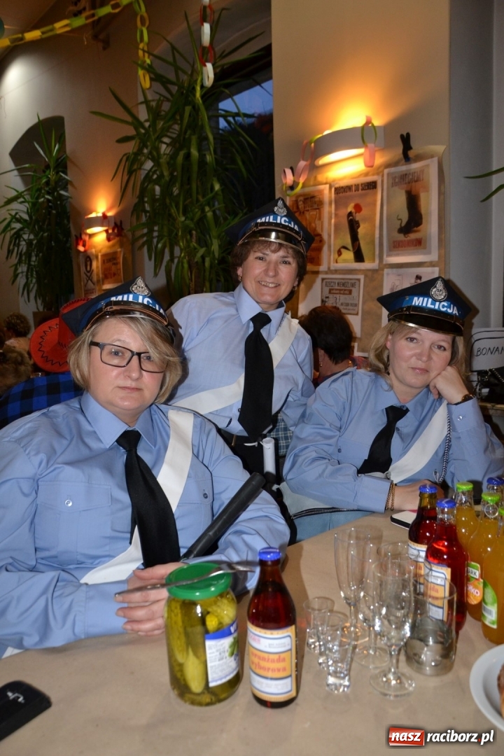 Zdjęcie w galerii na portalu naszraciborz.pl: Im więcej pączków, tym więcej szczęścia, czyli babski comber w Tworkowie  wiadomości z regionu