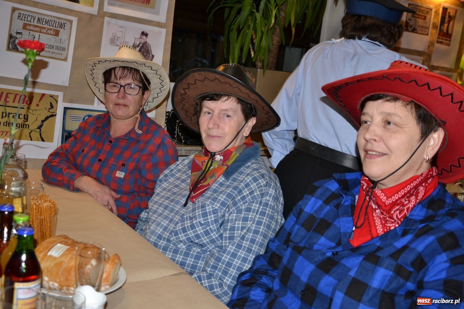 Zdjęcie w galerii na portalu naszraciborz.pl: Im więcej pączków, tym więcej szczęścia, czyli babski comber w Tworkowie  wiadomości z regionu