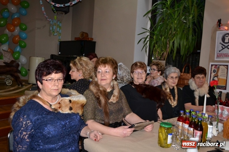 Zdjęcie w galerii na portalu naszraciborz.pl: Im więcej pączków, tym więcej szczęścia, czyli babski comber w Tworkowie  wiadomości z regionu