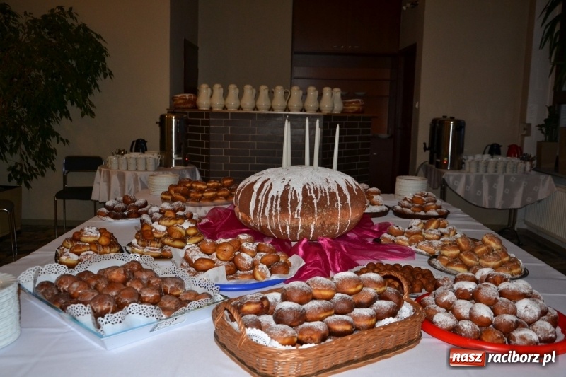 Zdjęcie w galerii na portalu naszraciborz.pl: Im więcej pączków, tym więcej szczęścia, czyli babski comber w Tworkowie  wiadomości z regionu