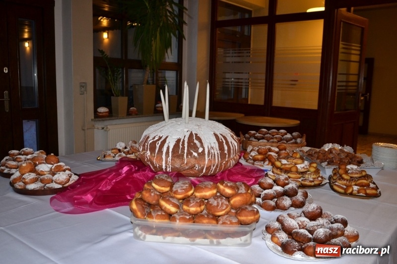 Zdjęcie w galerii na portalu naszraciborz.pl: Im więcej pączków, tym więcej szczęścia, czyli babski comber w Tworkowie  wiadomości z regionu