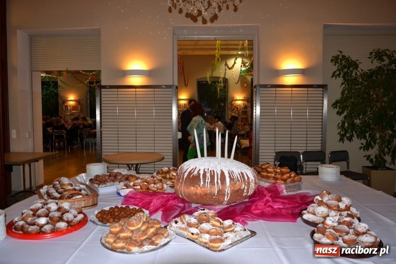 Zdjęcie w galerii na portalu naszraciborz.pl: Im więcej pączków, tym więcej szczęścia, czyli babski comber w Tworkowie  wiadomości z regionu