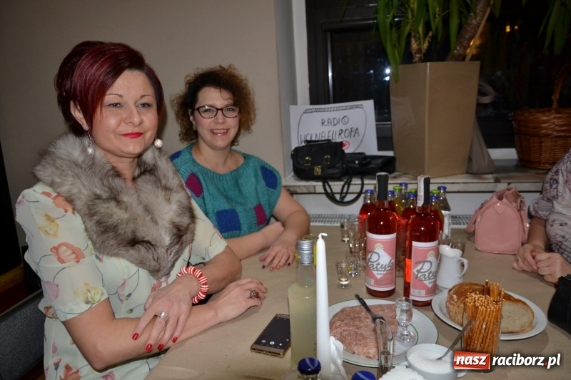 Zdjęcie w galerii na portalu naszraciborz.pl: Im więcej pączków, tym więcej szczęścia, czyli babski comber w Tworkowie  wiadomości z regionu