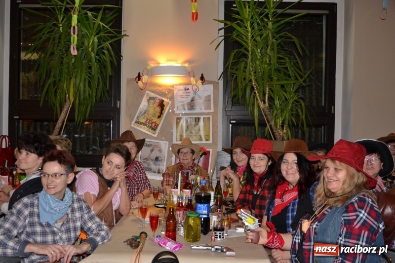 Zdjęcie w galerii na portalu naszraciborz.pl: Im więcej pączków, tym więcej szczęścia, czyli babski comber w Tworkowie  wiadomości z regionu