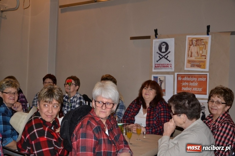 Zdjęcie w galerii na portalu naszraciborz.pl: Im więcej pączków, tym więcej szczęścia, czyli babski comber w Tworkowie  wiadomości z regionu