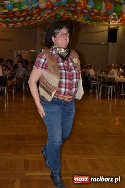 Zdjęcie w galerii na portalu naszraciborz.pl: Im więcej pączków, tym więcej szczęścia, czyli babski comber w Tworkowie  wiadomości z regionu