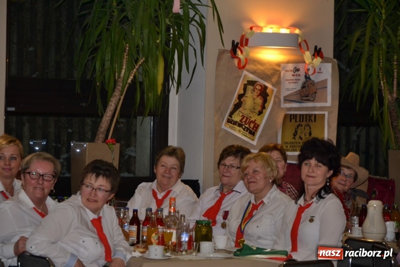 Zdjęcie w galerii na portalu naszraciborz.pl: Im więcej pączków, tym więcej szczęścia, czyli babski comber w Tworkowie  wiadomości z regionu