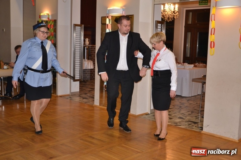 Zdjęcie w galerii na portalu naszraciborz.pl: Im więcej pączków, tym więcej szczęścia, czyli babski comber w Tworkowie  wiadomości z regionu