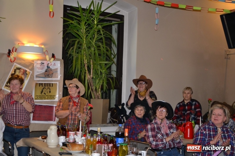 Zdjęcie w galerii na portalu naszraciborz.pl: Im więcej pączków, tym więcej szczęścia, czyli babski comber w Tworkowie  wiadomości z regionu